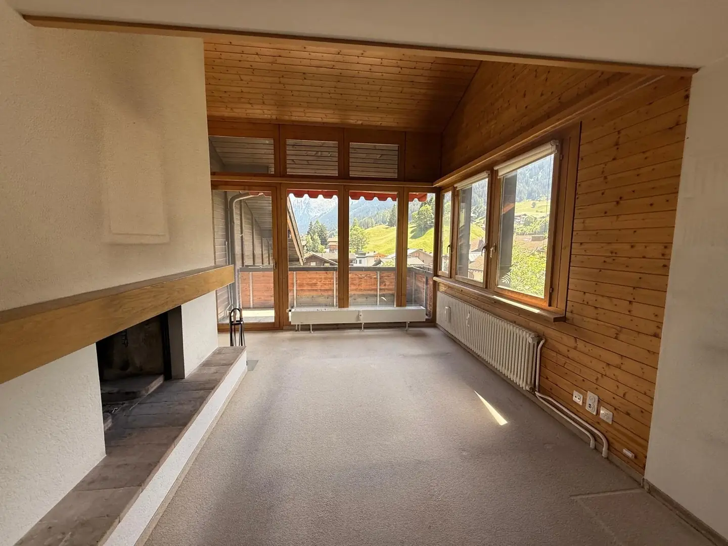 Leeres Wohnzimmer in einem Haus